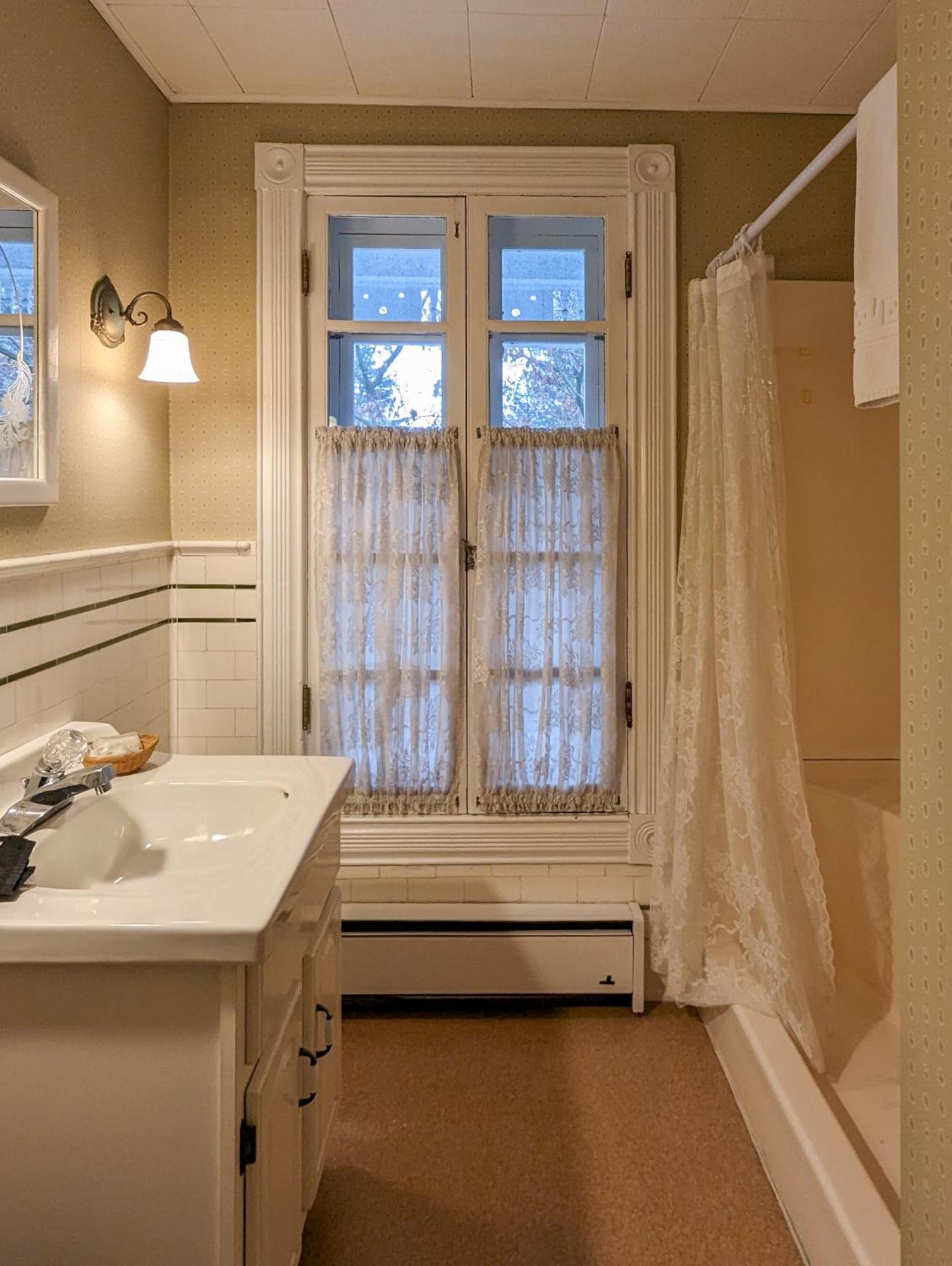 Hudson Manor Bed & Breakfast Watkins Glen Esterno foto