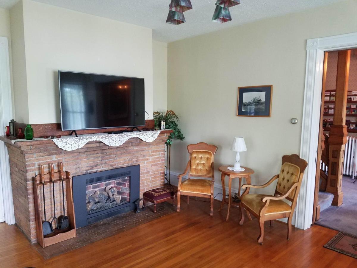 Hudson Manor Bed & Breakfast Watkins Glen Esterno foto